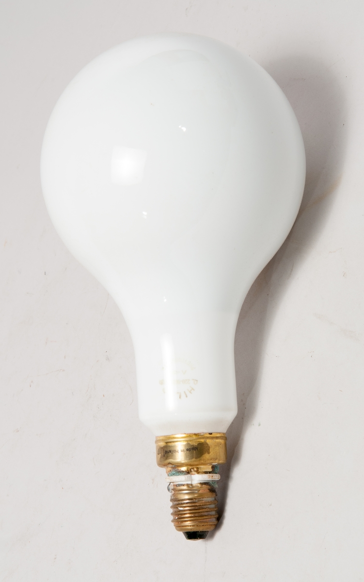 Fotoloampa, vit matt glob, med sockel E27. 220V/500 W .