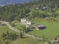 Klimpen (Holtklimpen), Engjom skole,  Østre Gausdal