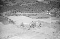 Gillebo Bortistugun gård, Øyer, 1952. Stort toetasjes våning