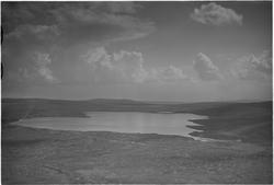 Lyngsjøen, 29.06.1953, innsjø, fjellandskap, hytte eller bu 