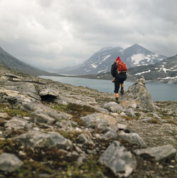 Høgvagltjern- og Langevann i sikte og Skarddalseggi