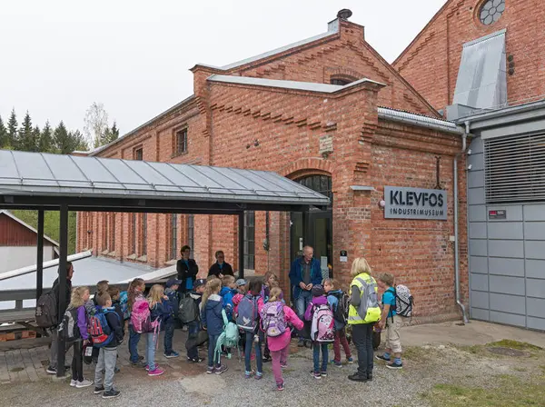 Skoleelver på Klevfos Industrimuseum, Løten 18/5 2016.