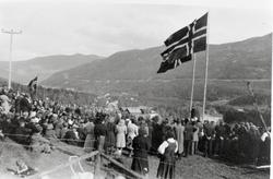 17 mai 1945 på Hesla jorde.Feiringa vart lagt hit fordi Ting