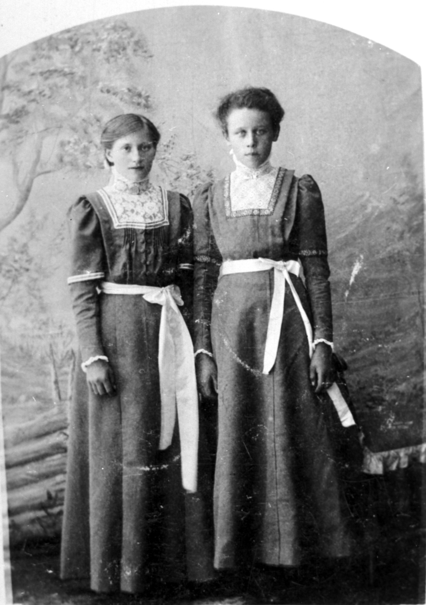 To konfirmanter fra Stonglandseidet 1911 og 1912