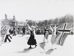 17. mai-tog på Slottsplassen