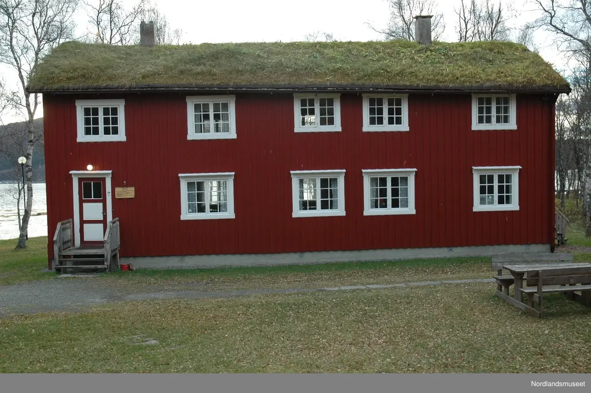 Leivsethuset er Fauske Bygdetuns største Nordlandshus. Dette er et våningshus fra Leivset i to etasjer, med støpt kjeller og en kvist på toppen. Det er to innganger. I dag brukes huset til arrangementer, og  leies ut til møter og selskaper.