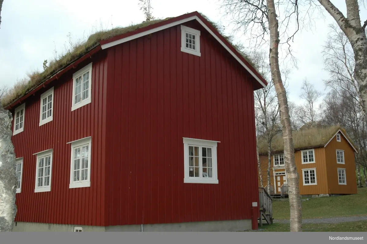 Leivsethuset er Fauske Bygdetuns største Nordlandshus. Dette er et våningshus fra Leivset i to etasjer, med støpt kjeller og en kvist på toppen. Det er to innganger. I dag brukes huset til arrangementer, og  leies ut til møter og selskaper.