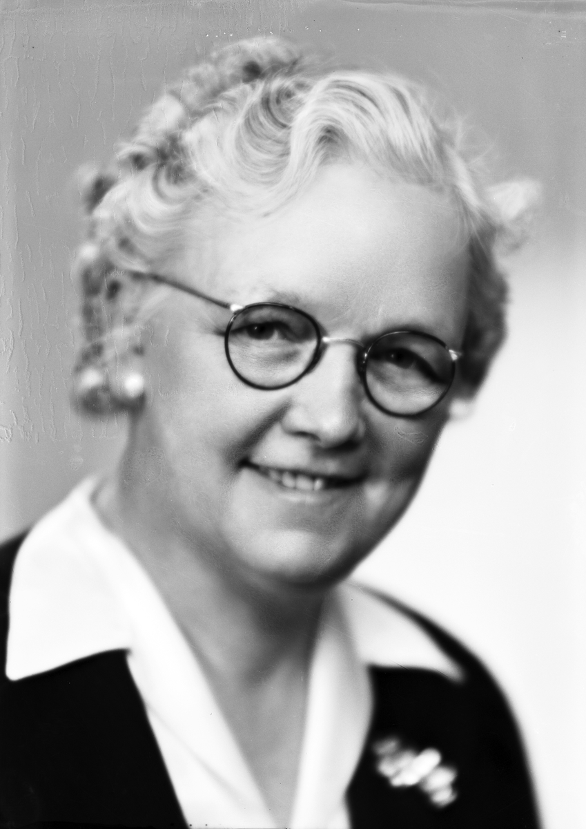 Fru E. Hagström, 6:e Tvärgatan 26, Gävle. 2 maj 1943.