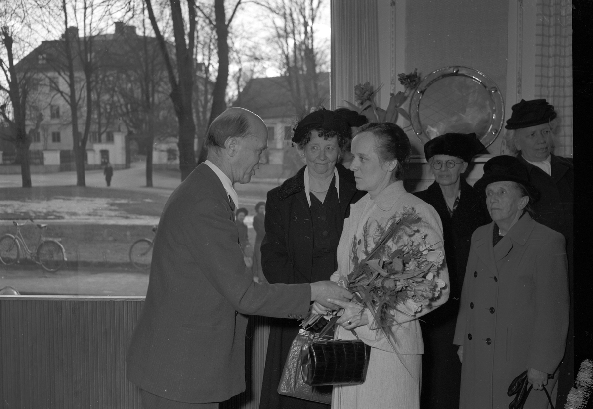 Invigning av ny hemslöjdsaffär. 27 mars 1950. Hemslöjdsföreningen i Gävle, utställning på museet.