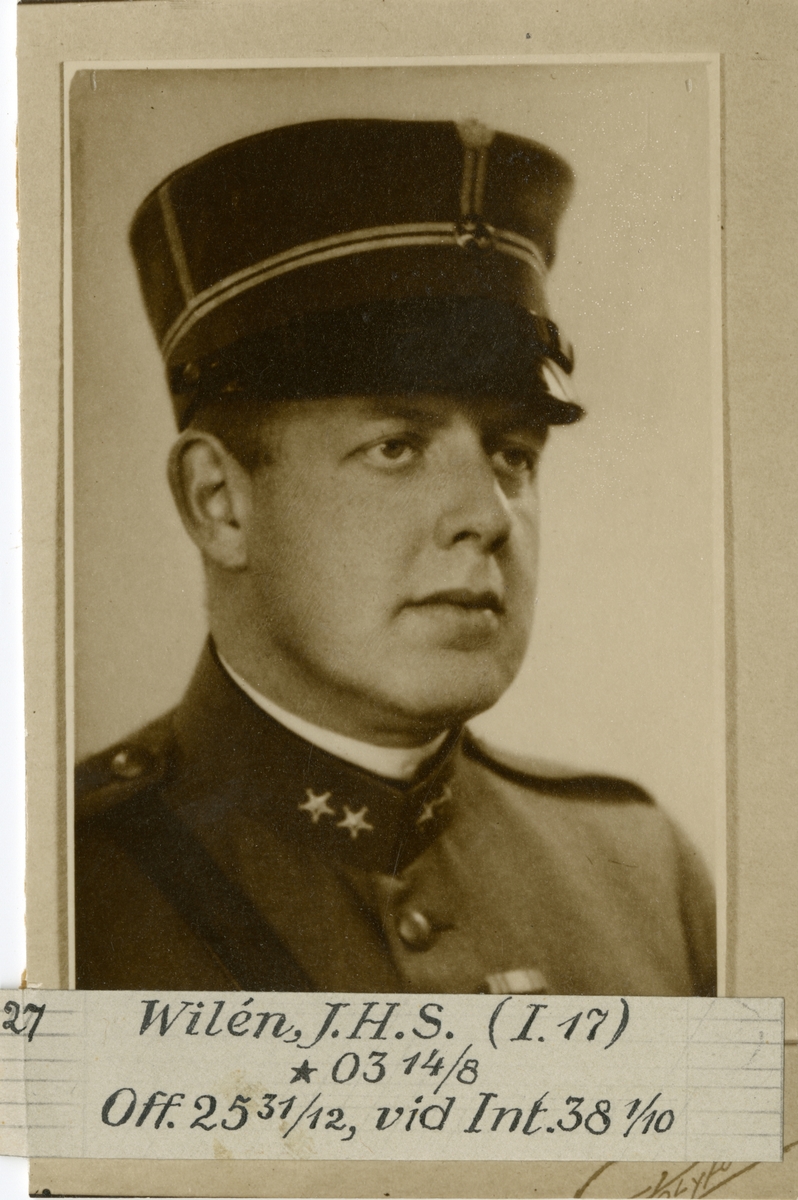 Porträtt av John Hilding Stig Wilén, officer vid Bohusläns regemente I 17 och Intendenturkåren.