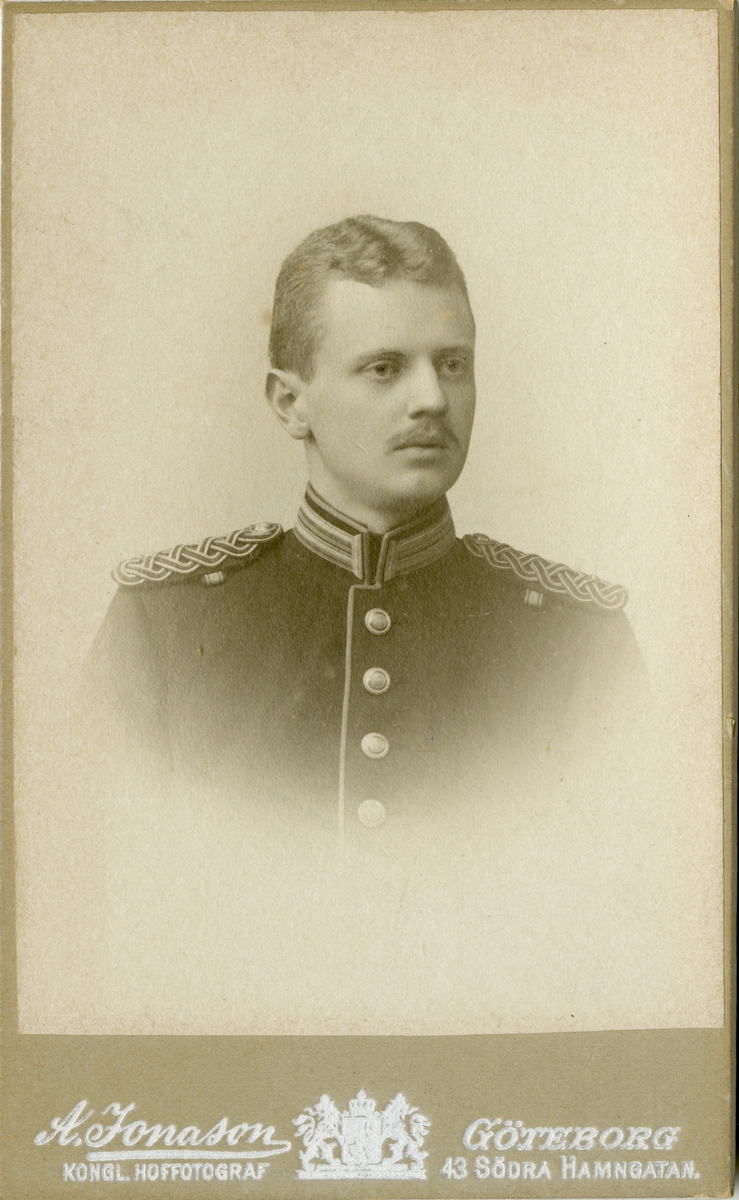 Porträtt av Olof Theodor Åkerberg, underlöjtnant vid Dalregementet I 13.