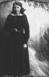 Konfirmasjonsbilde av Signe Holtermann, f.1904