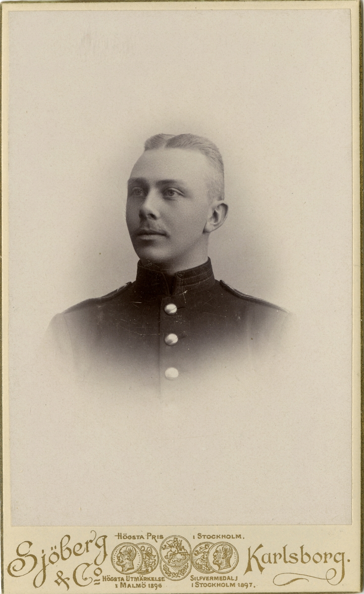 Porträtt av okänd officer, kan vara Erik Nordenskjöld.