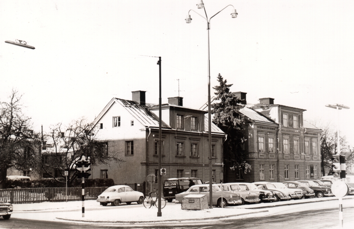 Hörnet Drottninggatan västerut och Hamngatan norrut. Berggrenska gården ...