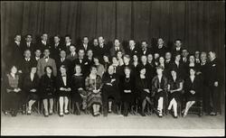 Teatersjef Otto med Centralteatrets personale.