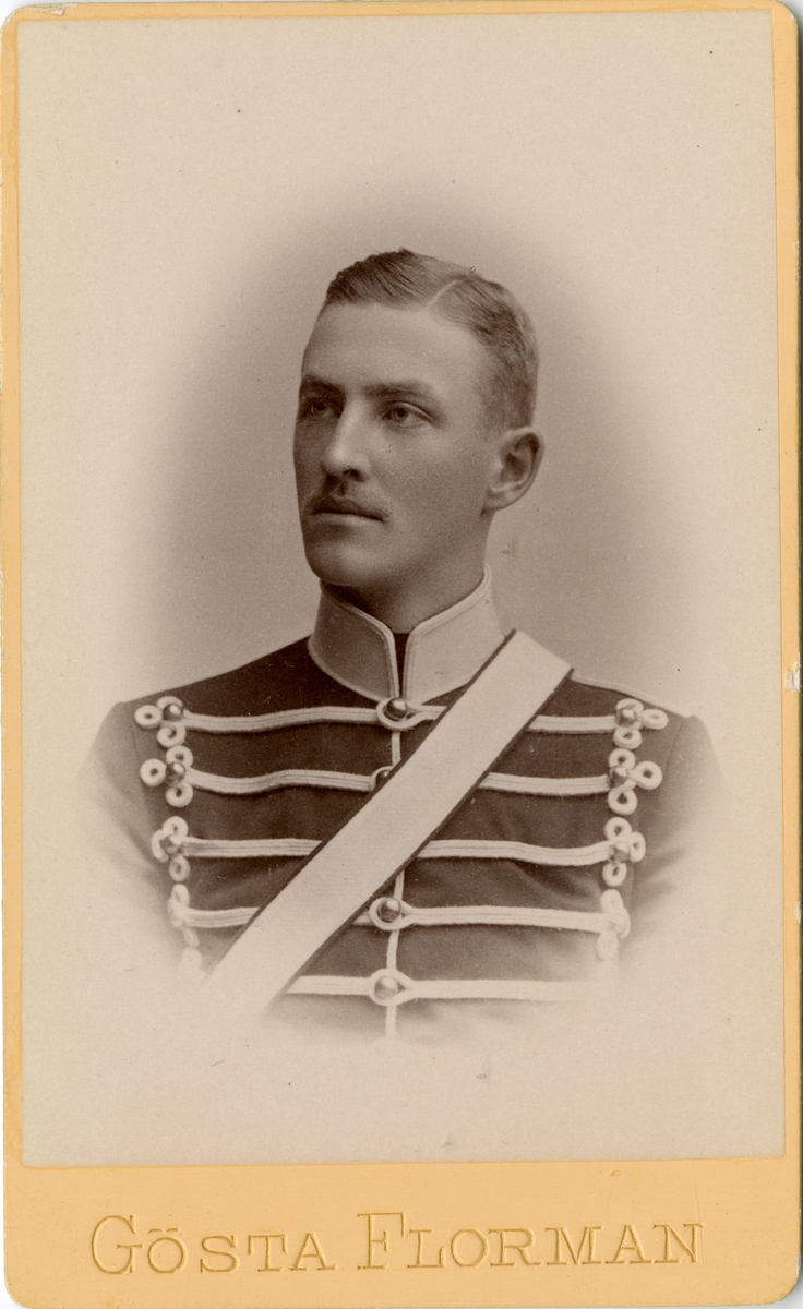 Porträtt av Otto Silfverschiöld, officer vid Livregementets husarer K 3.
