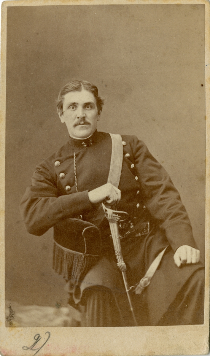 Porträtt av August Herman af Petersens, löjtnant vid artilleriet.