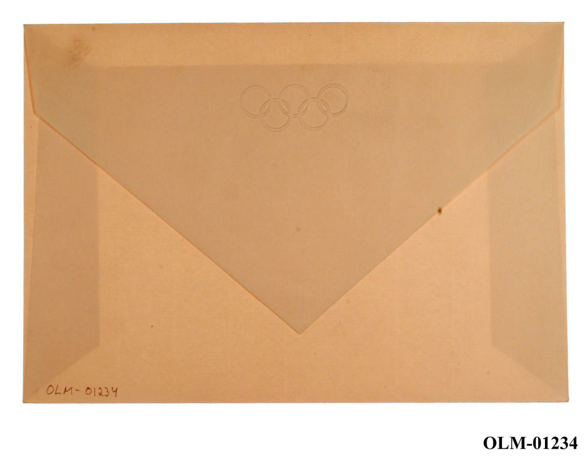Konvolutt med de olympiske ringer som vannmerke på klaffen på baksiden av konvolutten.