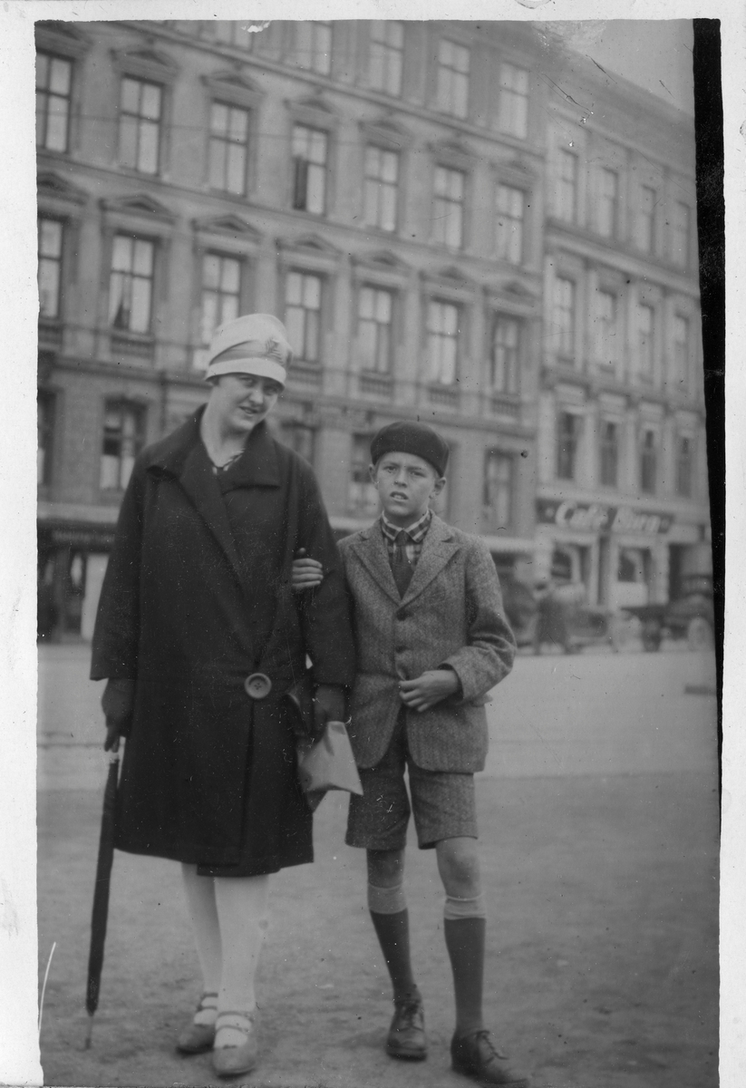Bildetekst: "Hr.Christian jnr. på Tordenskjoldsgade Oslo, Påsken 1928"