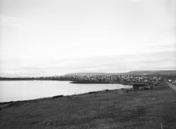 Bildet viser Ytrebyen i Vadsø øst for Landhuselva sett fra ø
