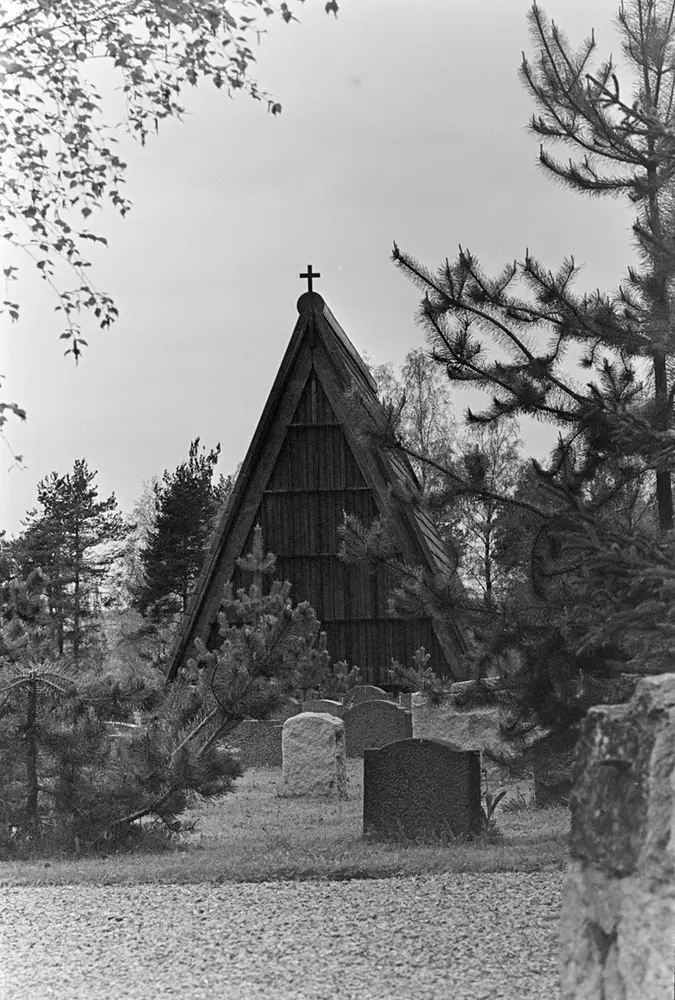 Brumunddal kirke sett utenfra.