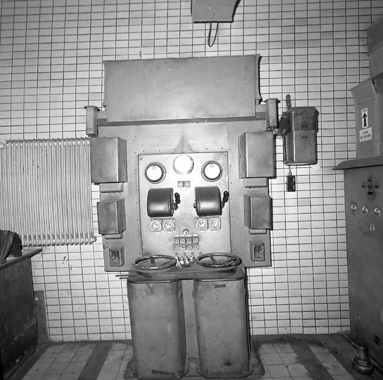 Enligt notering: "Gamla pressen i källaren monteras ned för norsk räkning 31/1 1961".