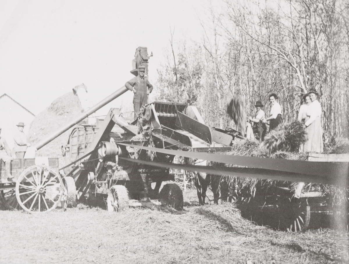 Treskeverk fra en farm i Canada. 1927-32.