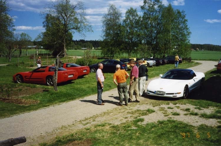 Bilar utanför Sunnanåker, 5 juni 1997.