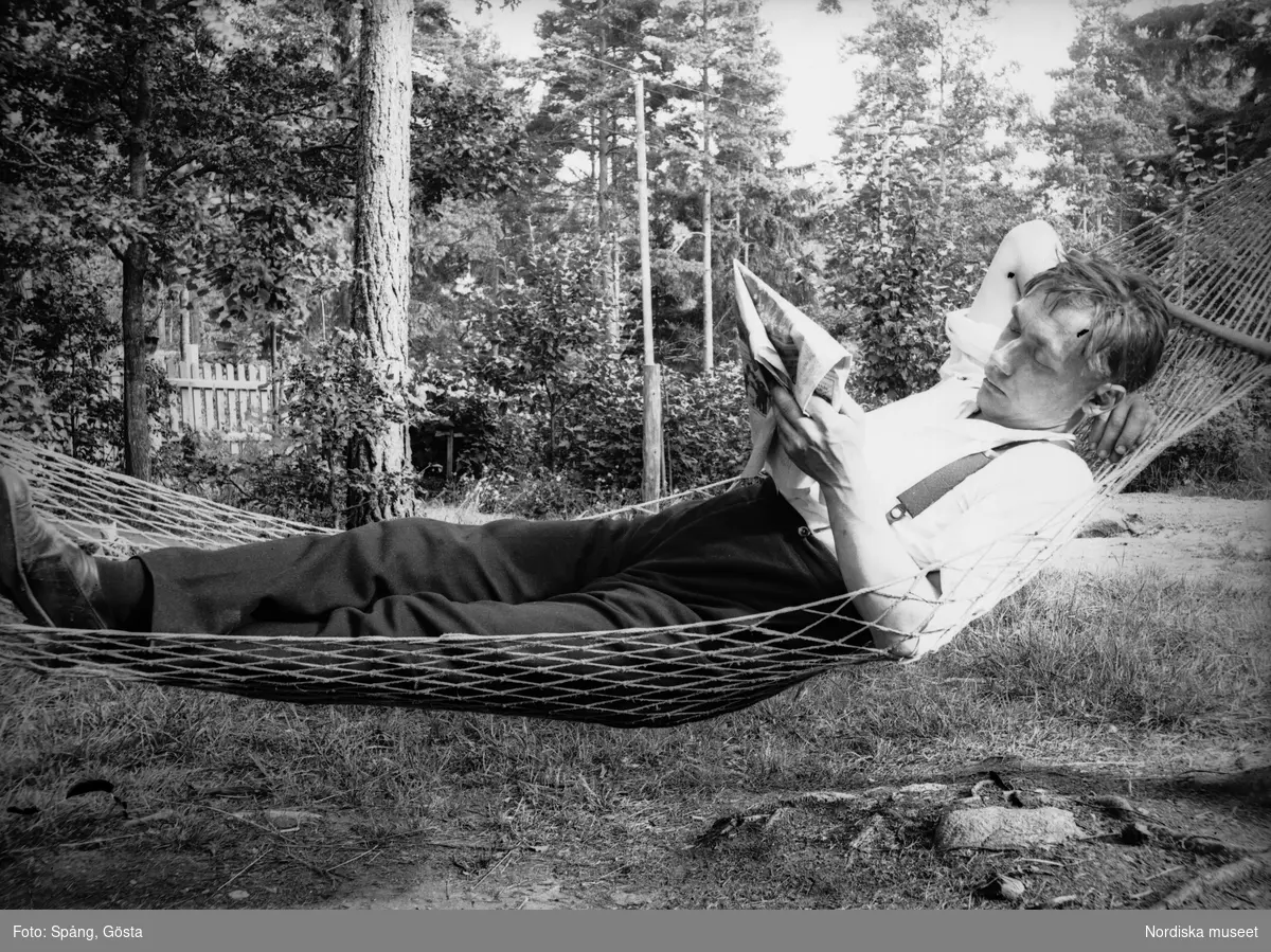 Gösta Spång i hängmatta. Skuru 3 augusti 1924 kl 15:00.