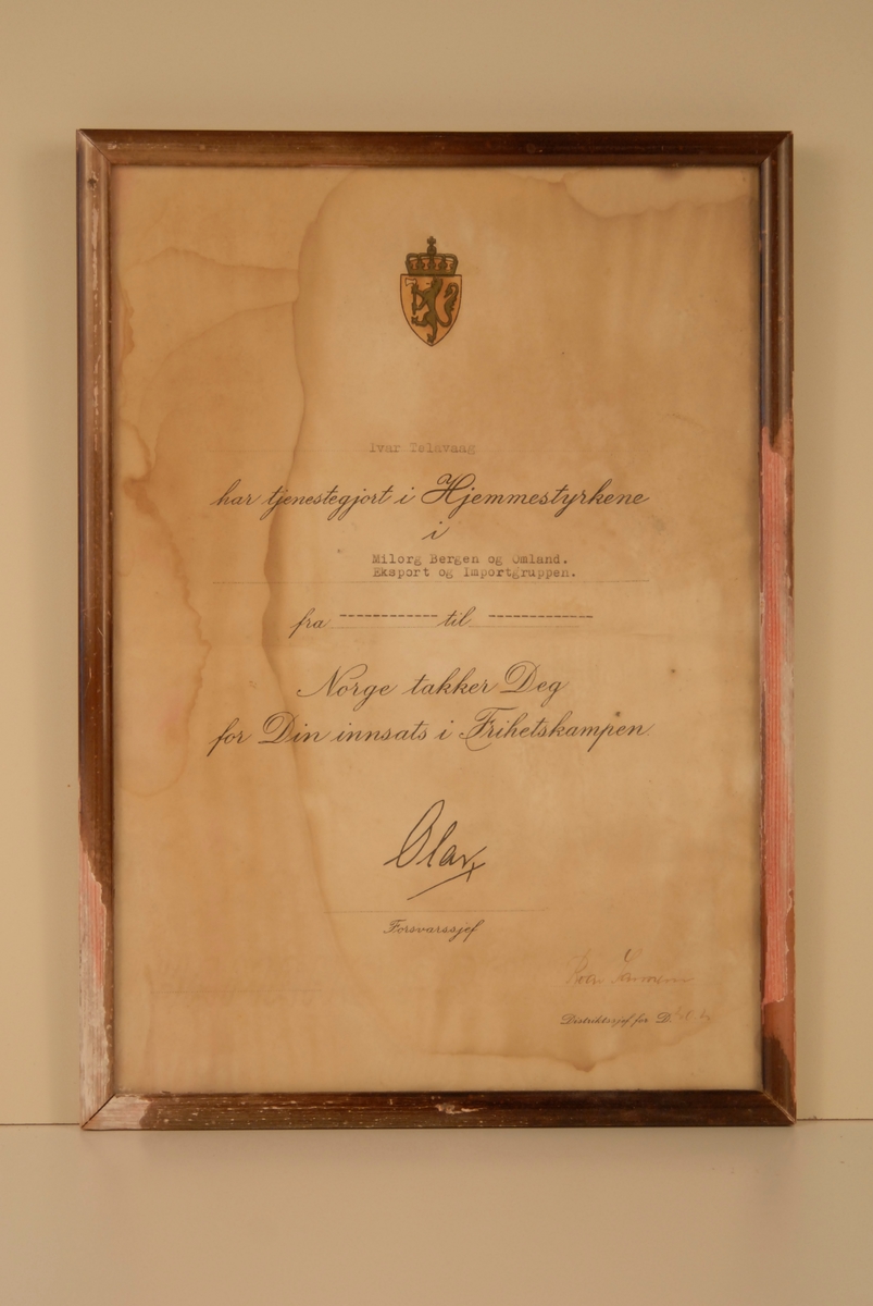 Den norske løve med krune prydar toppen av diplomen.
