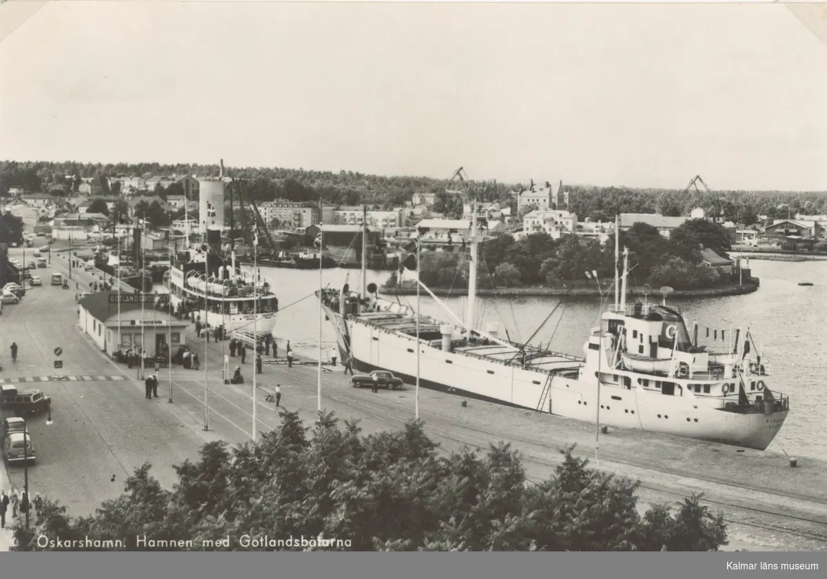 Hamnen i Oskarshamn med gotlandsbåtarna.
