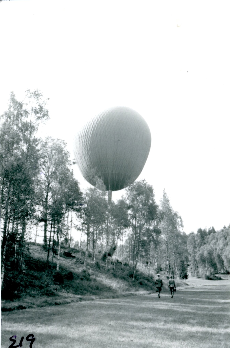 Kulballong m/1930 som landat.