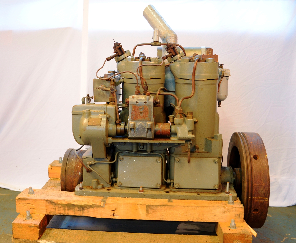 Wichmann 2Z dieselmotor. Motoren stod ombord i bilfergen Torefjell som var  Norges første bilferge med ombordkjøring i begge ender.