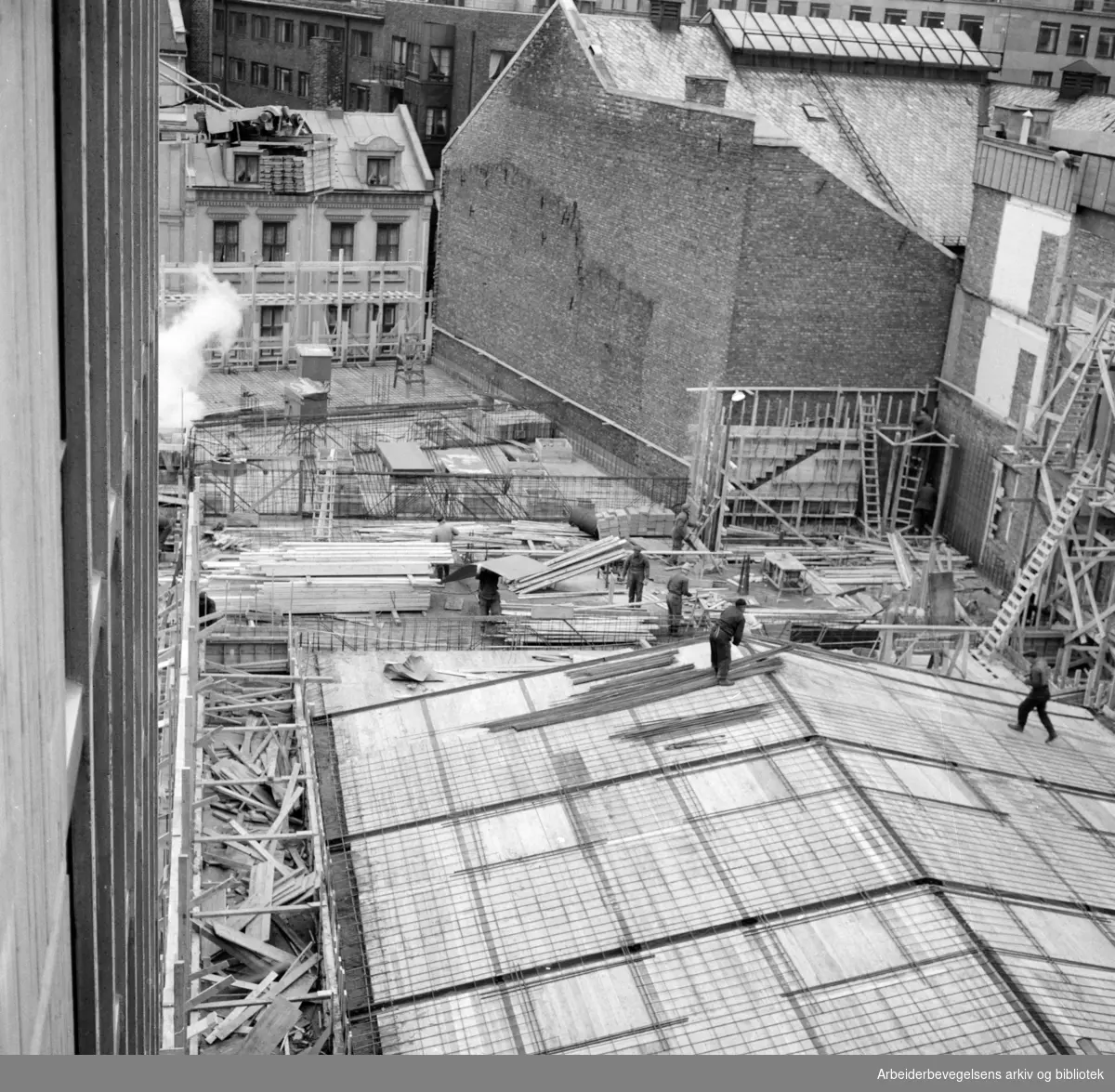 Folkets Hus: Byggearbeidet (del 2). Femte etasje er nådd, desember 1960