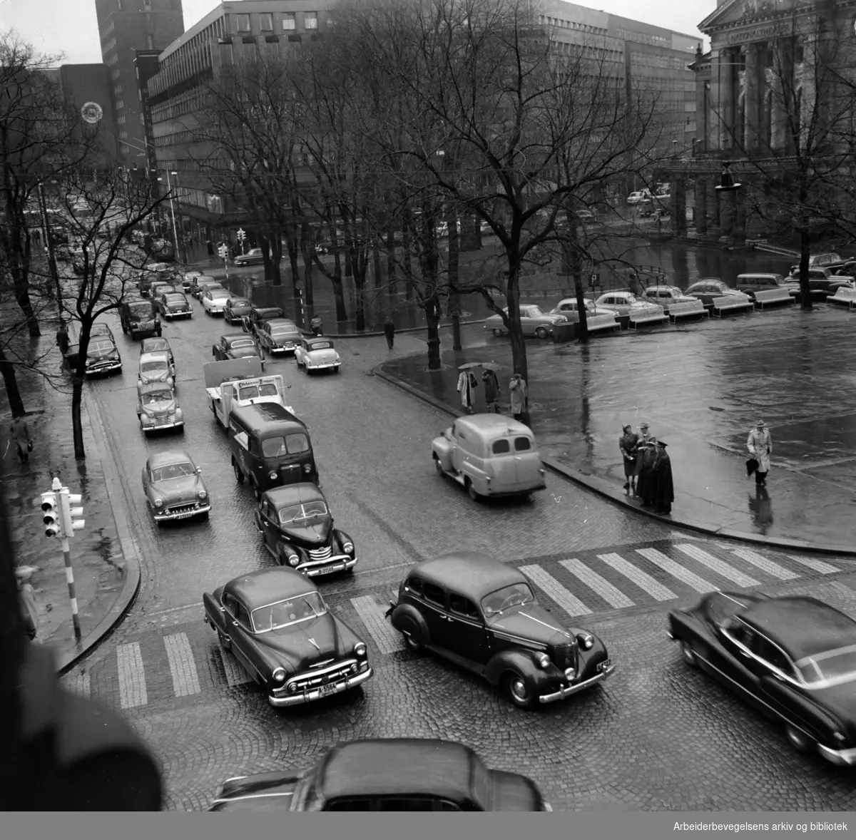 Karl Johans gate - trafikk, mai 1955