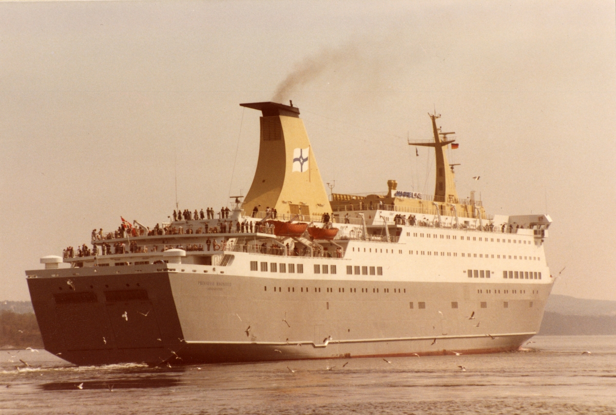 Kielfergen M S Prinesesse Ragnhild b 1981 Norsk Maritimt Museum 