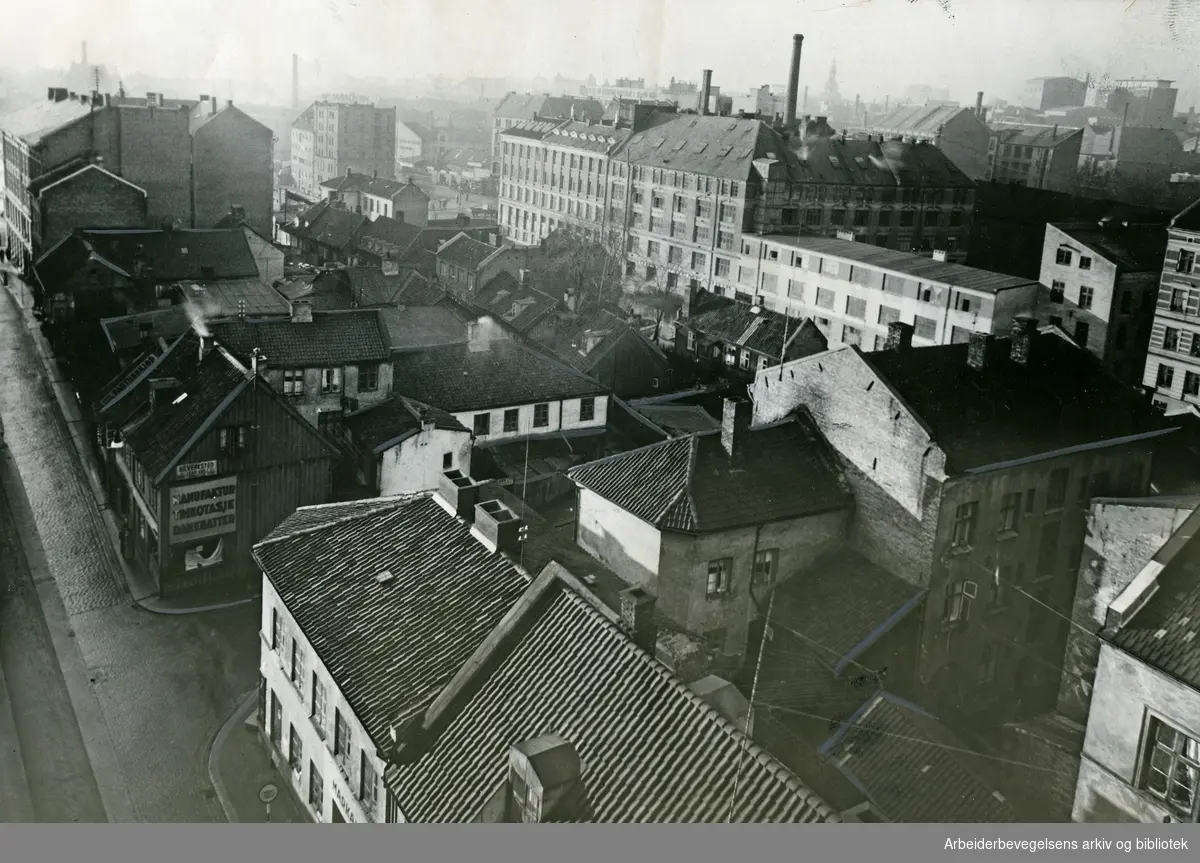 Gammel bebyggelse ved Lakkegaten på Grønland, arbeiderfoto 1937.