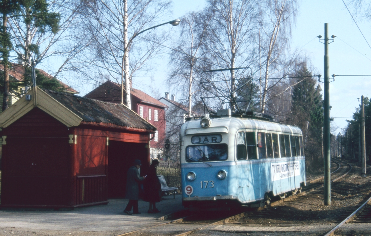 "Gullfisk" 173 ved Sørli holdeplass på rute 9 Lilleaker-Ekebergbanen.
