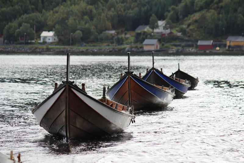 Åfjordsbåter, bygget på Båtskott Trebåtbyggeri på Kystens arv i 2002. Tre halvfjerminger og en liten færing. (Foto/Photo)