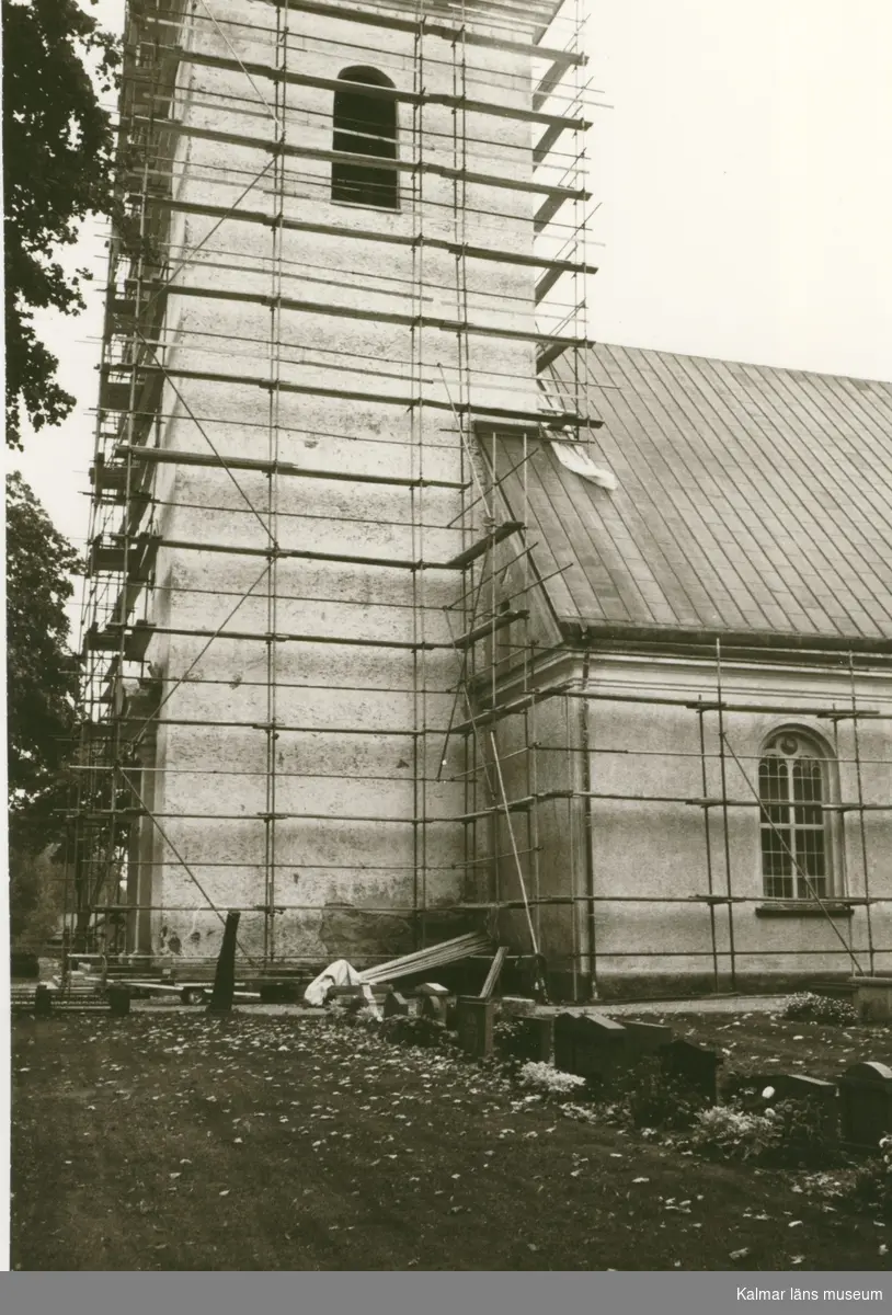 Västra långhusgaveln i Madesjö kyrka.