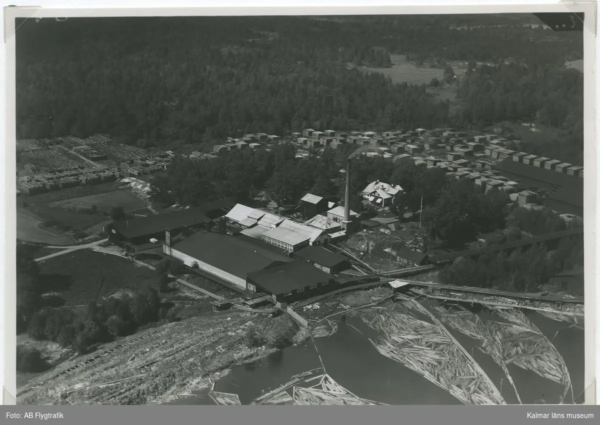 Flygfoto över sågverket i Blankaholm.