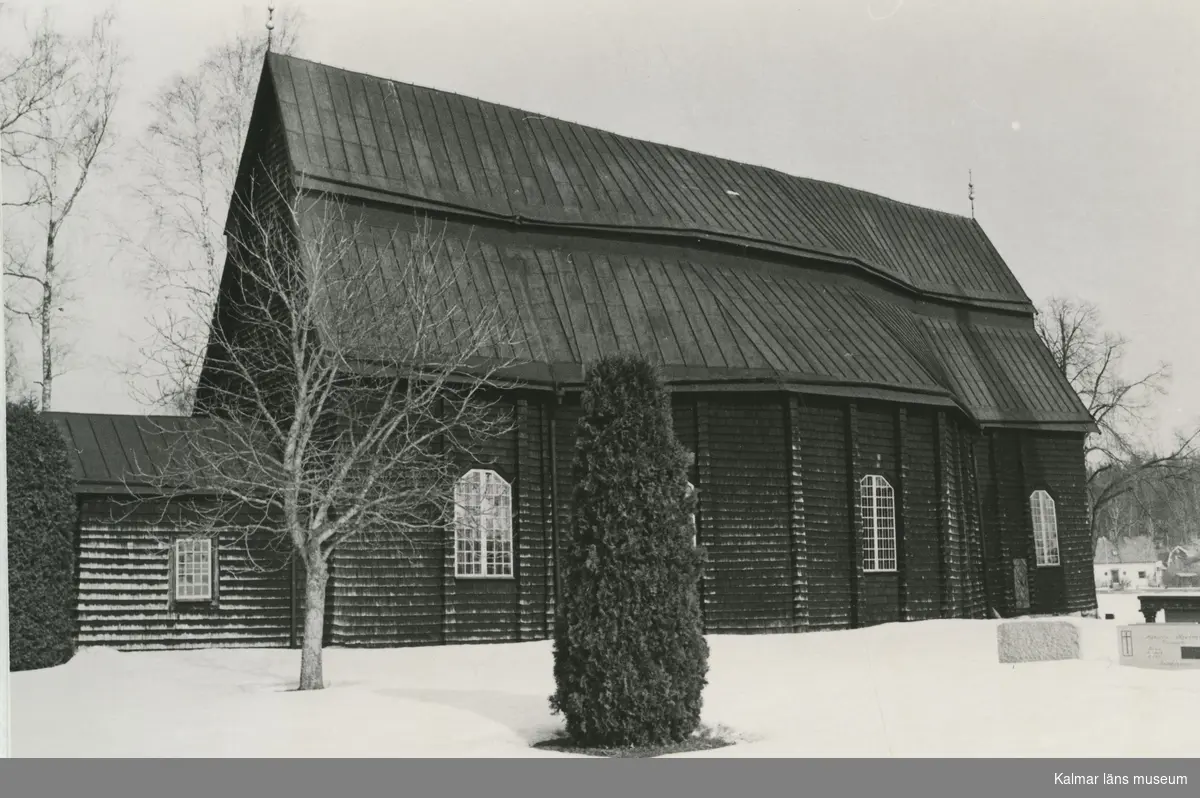 Frödinge kyrka. Storklockan gjuten 1497, omgjuten 1914 och 1937.