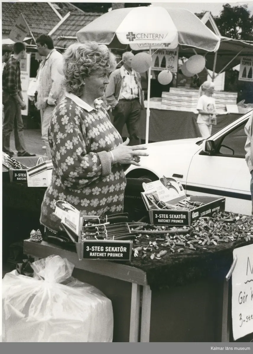 Försäljning av sekatörer på Algutsrums sommarmarknad 1996.