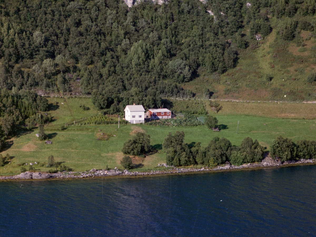 Flyfoto fra Målnes i Kvæfjord.