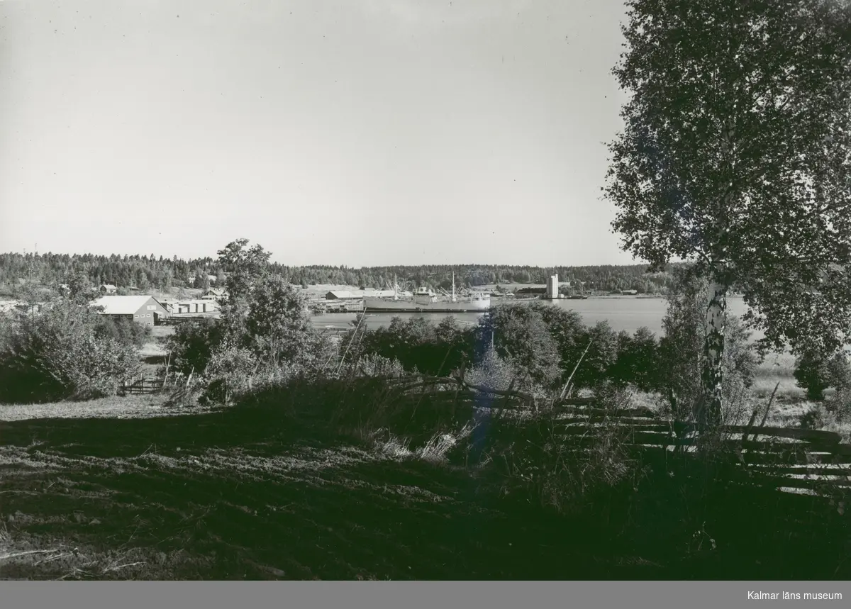 Utsikt över hamnen i Edsbruk.