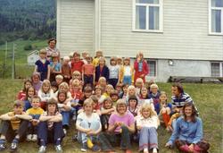 Biletet er teke våren 1974 på Ulsåk Skule i Hemsedal.
Fyrst