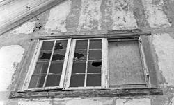 "Ramp herjes" i Jonas Lies gt. 10. Skadeverk på bygning, knu