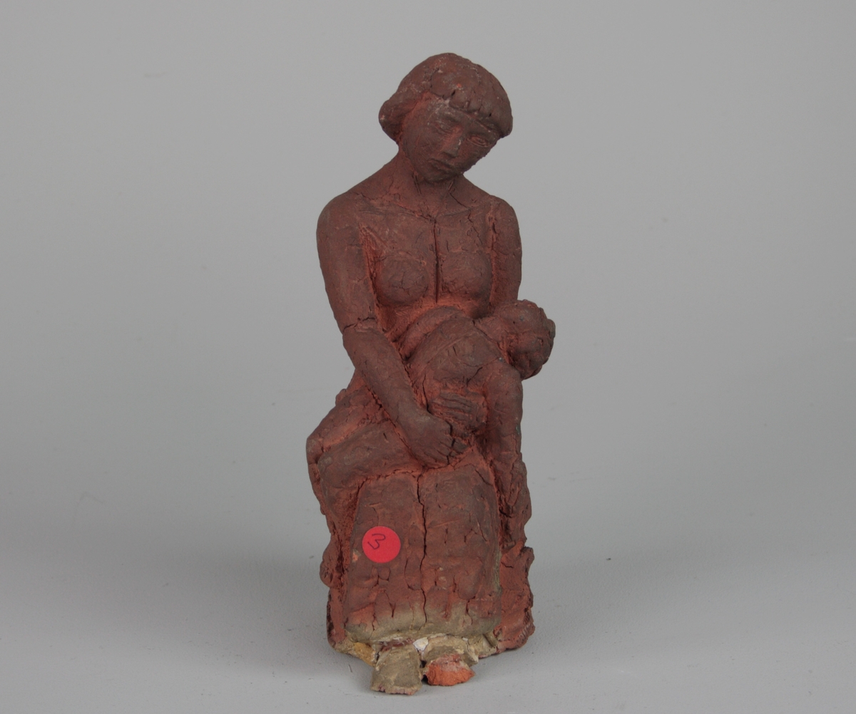 Kvinna med barn [Skulptur]