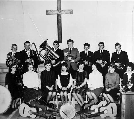 Karlsborgs Salemförsamling. Blåsorkester och gitarrsystrar år 1963. Neg finns.