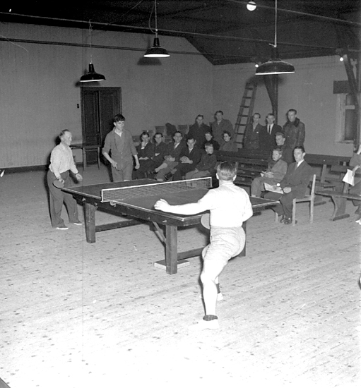 Skara. Bordtennis; Engelska BT-spelare gästar Skara BTK 22/1 1953.

Skara Bordtennisklubb